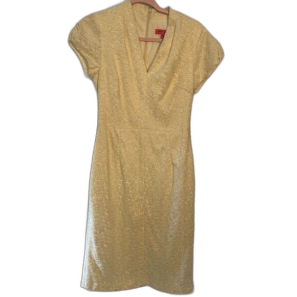 NWT Betsey Johnson Women's Lace Sheath Dress 8 Cream - Picture 1 of 5